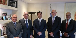 Συνάντηση Αδωνι Γεωργιάδη με τον πρόεδρο του Ελληνο-Ινδικού Επιμελητηρίου και μέλη του