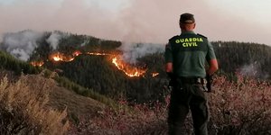 Μαίνεται η πυρκαγιά