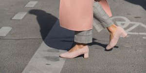 Γυναίκα με άνετα παπούτσια