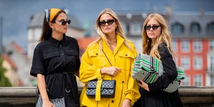 Γυναίκες ποζάρουν