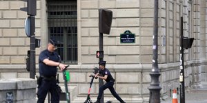 Ηλεκτρικά πατίνια στο κέντρο του Παρισιού στη Γαλλία