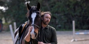 Ο Ιβάν Σβιτάιλο σε σκηνή από τη σειρά του ΑΝΤ1, «Γυναίκα Χωρίς Ονομα»