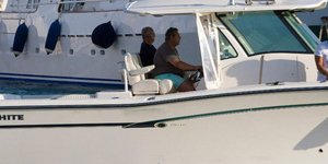 Παλαιότερη φωτογραφία με τον Πάνο Καμμένο στο τιμόνι σκάφους