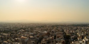 Καπνός πάνω από την Αττική εξαιτίας της φωτιάς στην Εύβοια