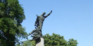 Το μνημείο στο Κίεβο για το «ματς του θανάτου»