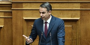 Ο πρωθυπουργός Κυριάκος Μητσοτάκης στο βήμα της Βουλής