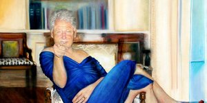 Ο απίστευτος πίνακας με τον Μπιλ Κλίντον να φοράει φόρεμα και γόβες