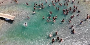 Μπάνιο στην κοιλάδα του Αχελώου