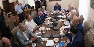 Στιγμιότυπο από τη σύσκεψη πολιτικών αρχηγών για το Κυπριακό