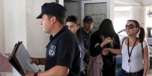 Βρετανίδα τουρίστρια κρατείται από την αστυνομία