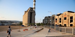 Η περιοχή των λιπασμάτων στο Κερατσίνι κοντά στο λιμάνι του Πειραιά