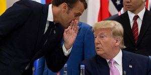 Ο Γάλλος πρόεδρος Εμανουέλ Μακρόν και ο Αμερικανός ομόλογός του Ντόναλντ Τραμπ