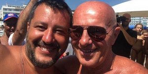 Ο Ματέο Σαλβίνι ξεκίνησε περιοδεία στις ιταλικές παραλίες