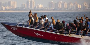 Μετανάστες στη Μεσόγειο