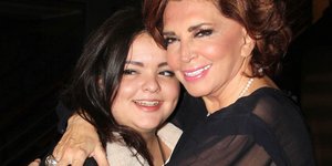 Η Μιμή Ντενίση αγκαλιά με την κόρη της Μαριτίνα