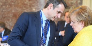 Μητσοτάκης Μέρκελ κίτρινο σακάκι