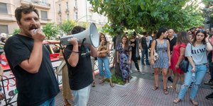 Από την παράσταση διαμαρτυρίας της Νεολαίας ΣΥΡΙΖΑ