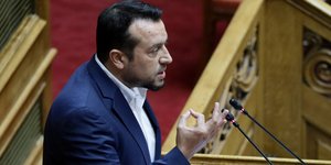 Ο Νίκος Παππάς στη Βουλή