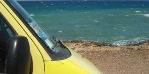Aσθενοφόρο σε παραλία