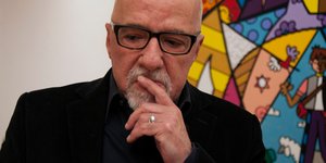 Πάουλο Κοέλιο σκεφτικός 