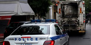 Περιπολικό κι απορριμματοφόρο