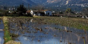 Πλημμύρες σε χωράφι