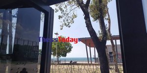 Ανοιχτή πόρτα σε λεωφορείο