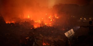 Η πυρκαγιά που έκαψε ολοσχερώς χιλιάδες σπίτια στο Μπανγκλαντές