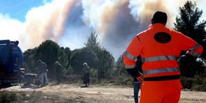 φωτιά πυροσβέστης πλάτη 