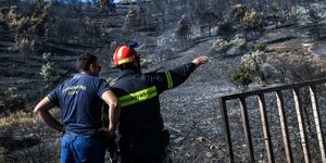 Πυροσβέστες στον Υμηττό