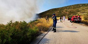 Πυροσβέστης σε σημείο φωτιάς