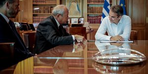 Συνάντηση του πρωθυπουργού με τον Αιγύπτιο μεγαλοεπενδυτή Σαούρις