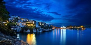 Η Σκιάθος το βράδυ