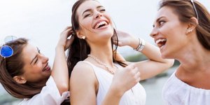 Γυναίκες που γελούν