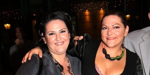 Η Σοφία Βογιατζάκη και η Βίκυ Σταυροπούλου σε κοινή τους εμφάνιση