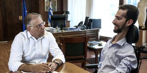 Συνάντηση του Τάκη Θεοδωρικάκου με τον Στέλιο Κυμπουρόπουλο