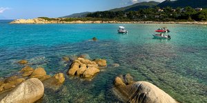 βάρκες στη θαλασσα