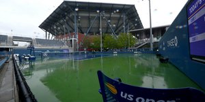 Βροχή σε κορτ του τένις στο US Open