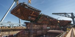 Το μοντάρισμα του USS John F. Kennedy βρίσκεται στο τελικό του στάδιο