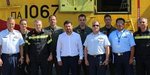  Ο γ.γ. Πολιτικής Προστασίας Νίκος Χαρδαλιάς επισκέφθηκε τους πιλότους των Ca Ο γ.γ. Πολιτικής Προστασίας Νίκος Χαρδαλιάς επισκέφθηκε τους πιλότους των Canadair 