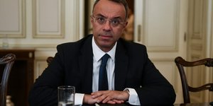 Χρήστος Σταϊκούρας δεμένα χέρια