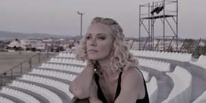 Η Ζέτα Μακρυπούλια σε μια φωτογραφία της από την περιοδεία του καλοκαιριού