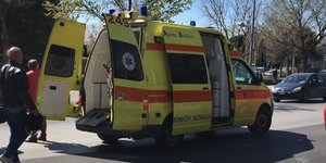 ασθενοφόρο ανοιχτές πόρτες,