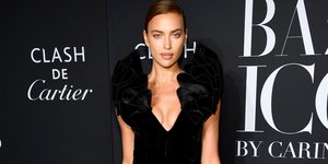 Η Ιρίνα Σάικ στο κόκκινο χαλί με σύνολο H&M