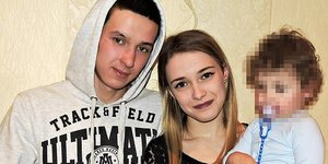 H Τζούλια Σάρκο με τον σύζυγό της και την 2χρονη κόρη τους