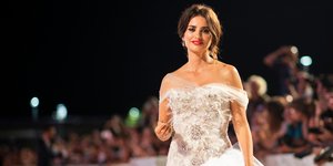 Η Πενέλοπε Κρουζ στο κόκκινο χαλί του Φεστιβάλ Βενετίας