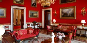 Η ανακαινισμένη Κόκκινη Αίθουσα του Λευκού Οίκου