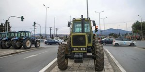 Αγρότες με τρακτέρ στον δρόμο