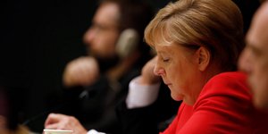 Η Άνγκελα Μέρκελ στην γενική συνέλευση του ΟΗΕ στη Νέα Υόρκη με κόκκινο ταγέρ