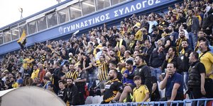 Φίλαθλοι της ΑΕΚ στην Ριζούπολη